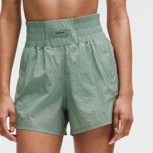 NWT Lululemon Lightweight Super HR Training Short 4'' Crater Blue SZ 2 $88